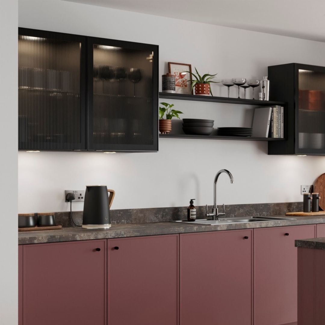 Highmoor-Kitchen-range-with-Fluted-glass-doors